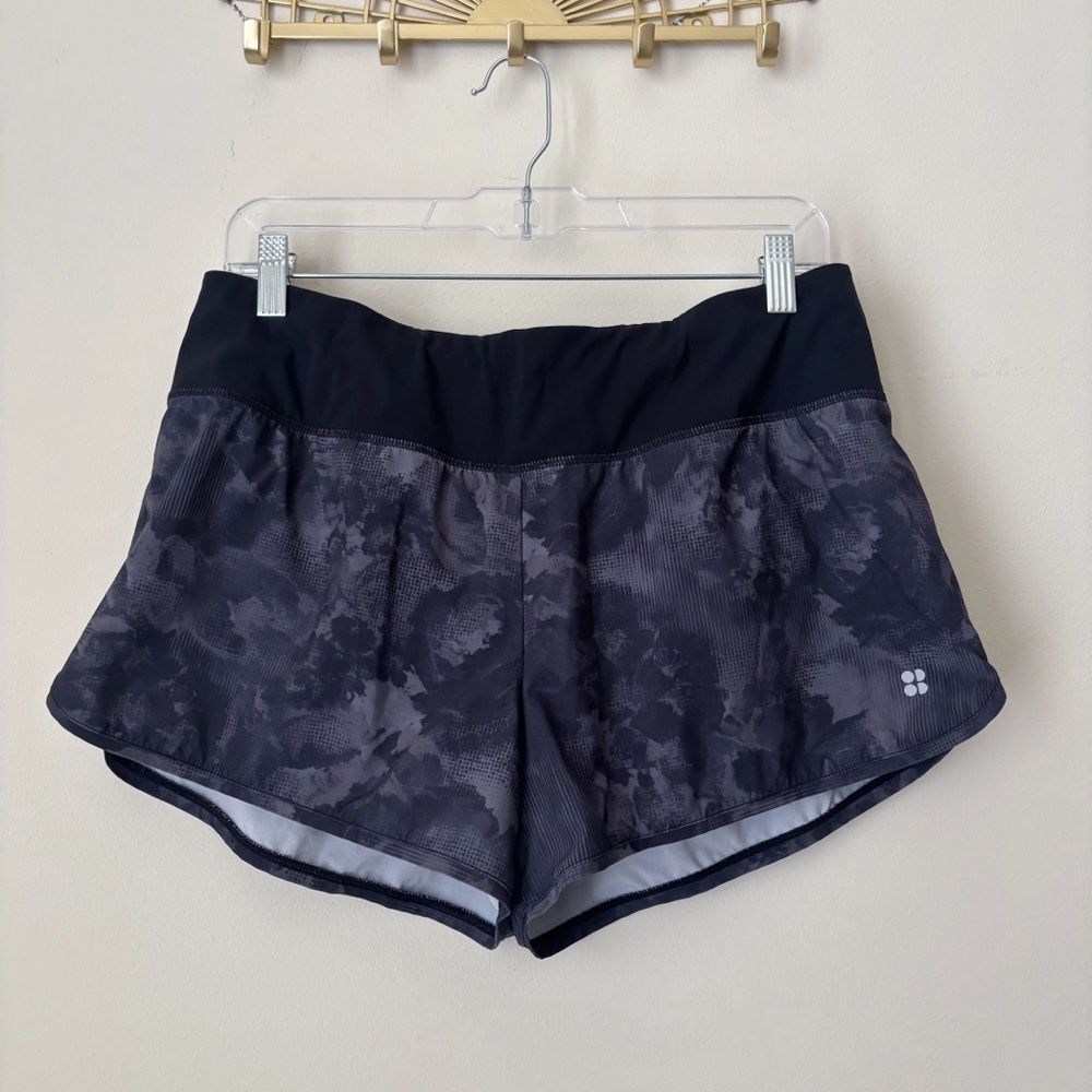 Sweaty Betty Time Trial Black Camo Print Shorts Large